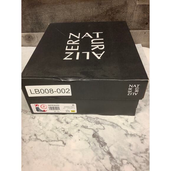 Naturalizer Women's 5.5M Black Leather Raffee Ankle Bootie Edgy Classy LB8-2 - Picture 13 of 13